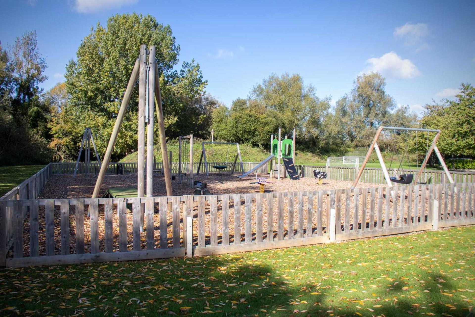 Luxury Kingfisher Lodge, Isis Lake, Within The Cotswold Waterpark Cirencester Zewnętrze zdjęcie