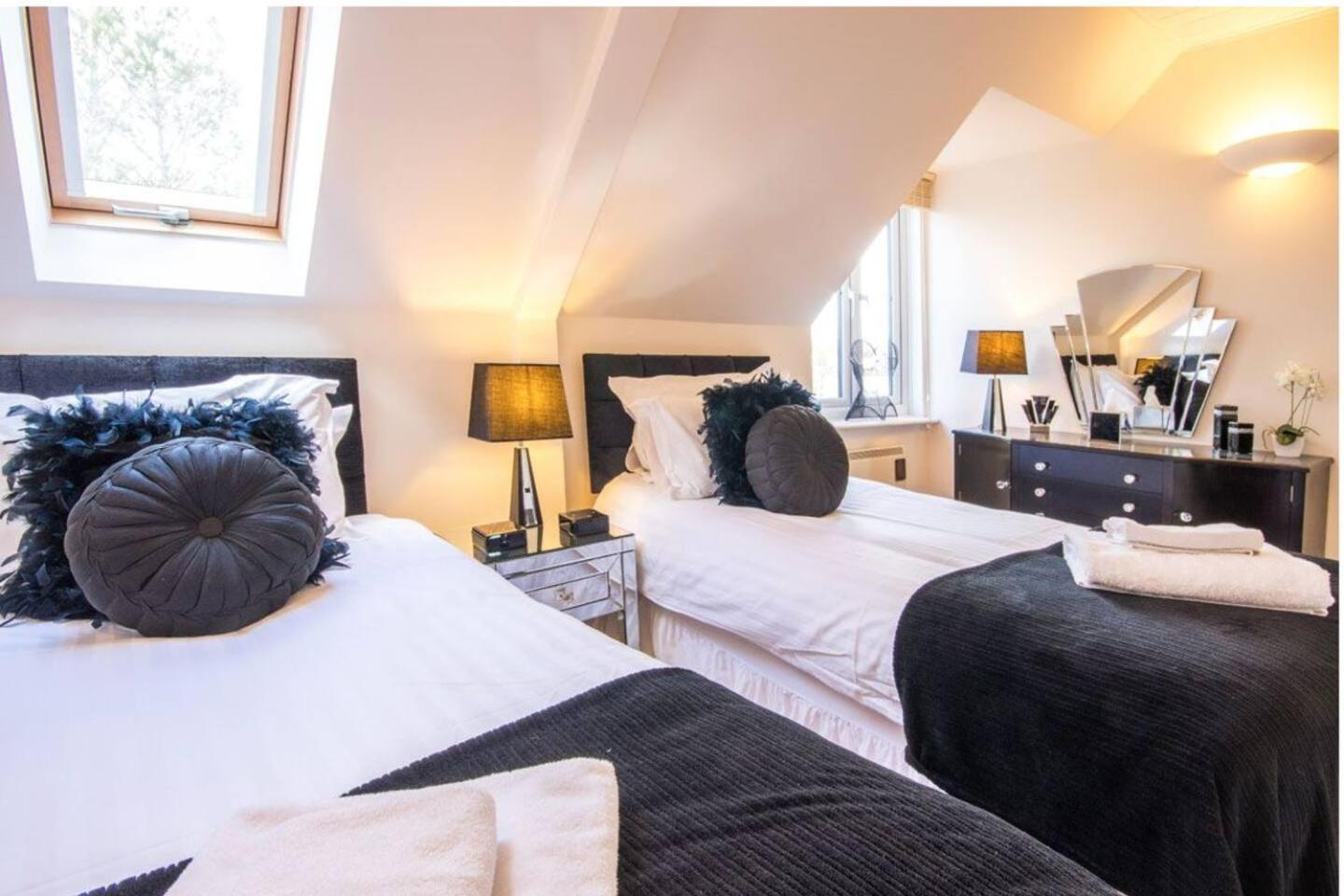 Luxury Kingfisher Lodge, Isis Lake, Within The Cotswold Waterpark Cirencester Zewnętrze zdjęcie