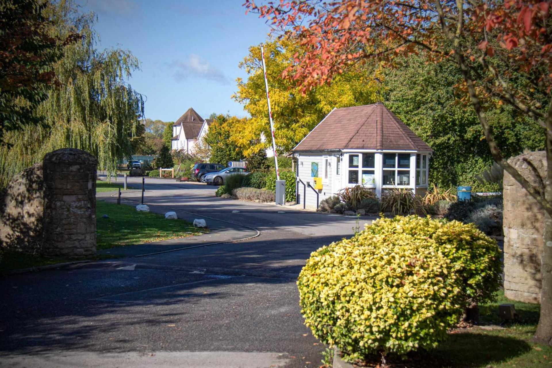 Luxury Kingfisher Lodge, Isis Lake, Within The Cotswold Waterpark Cirencester Zewnętrze zdjęcie