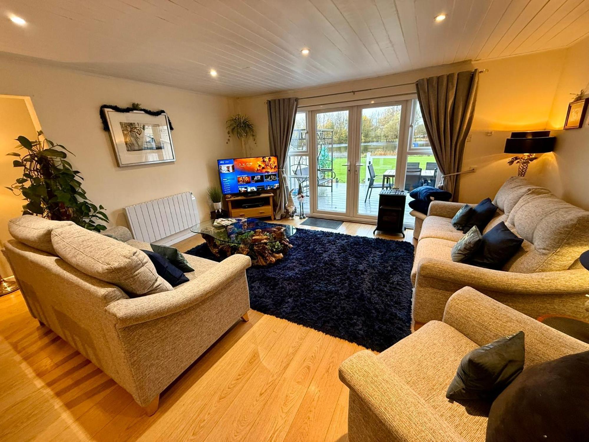 Luxury Kingfisher Lodge, Isis Lake, Within The Cotswold Waterpark Cirencester Zewnętrze zdjęcie
