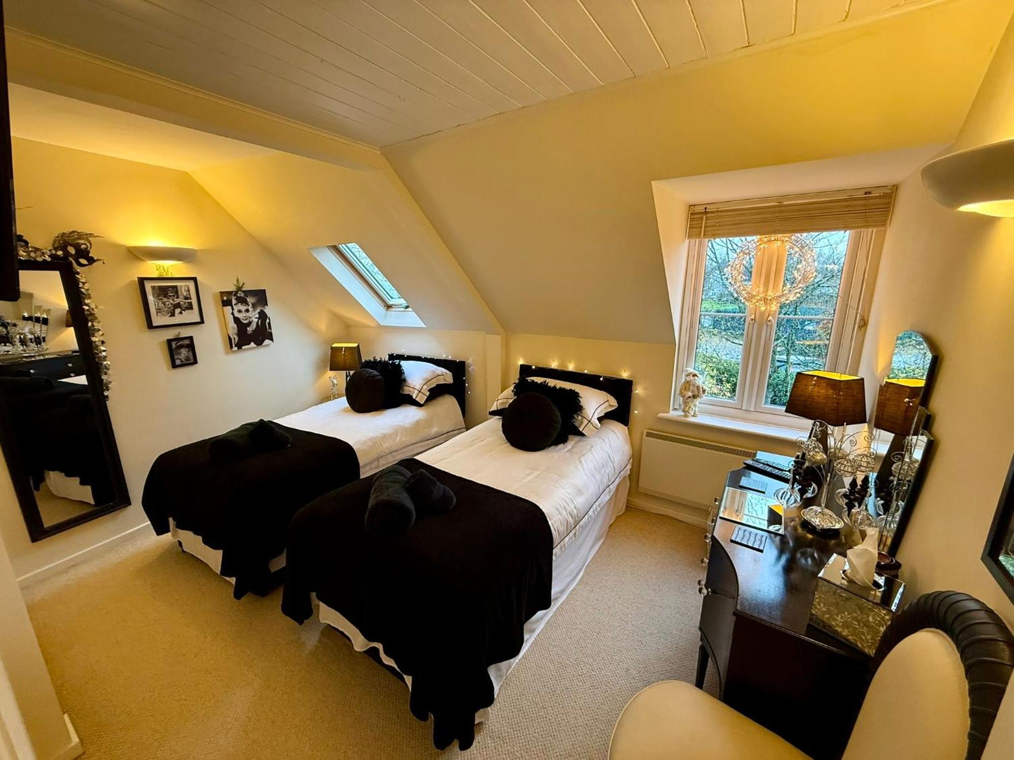 Luxury Kingfisher Lodge, Isis Lake, Within The Cotswold Waterpark Cirencester Zewnętrze zdjęcie