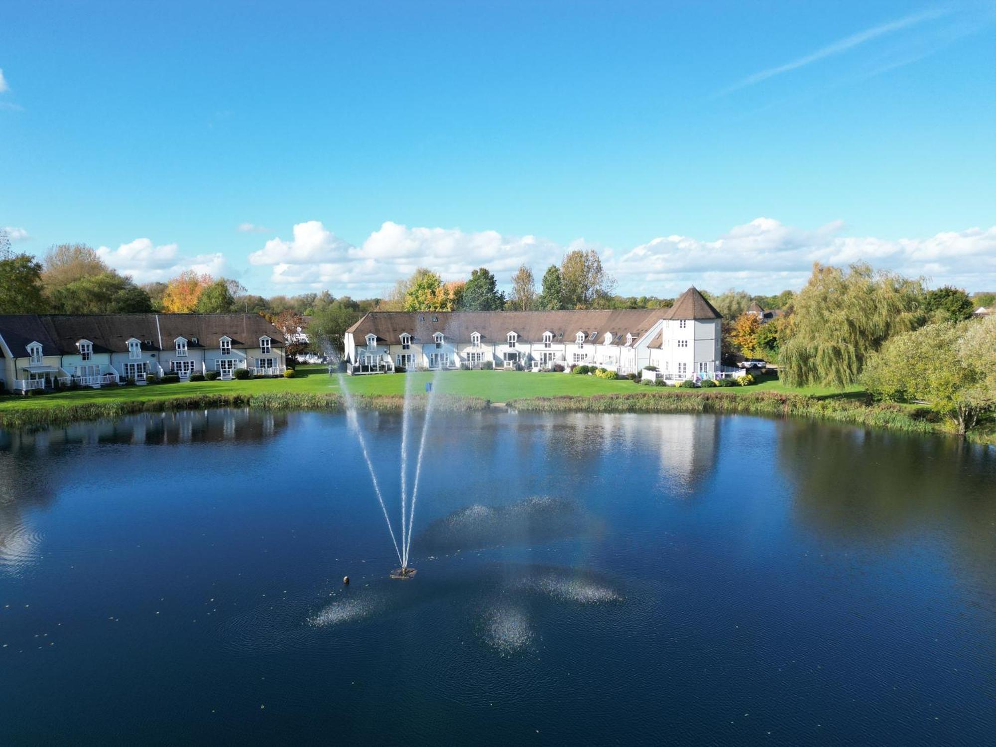 Luxury Kingfisher Lodge, Isis Lake, Within The Cotswold Waterpark Cirencester Zewnętrze zdjęcie