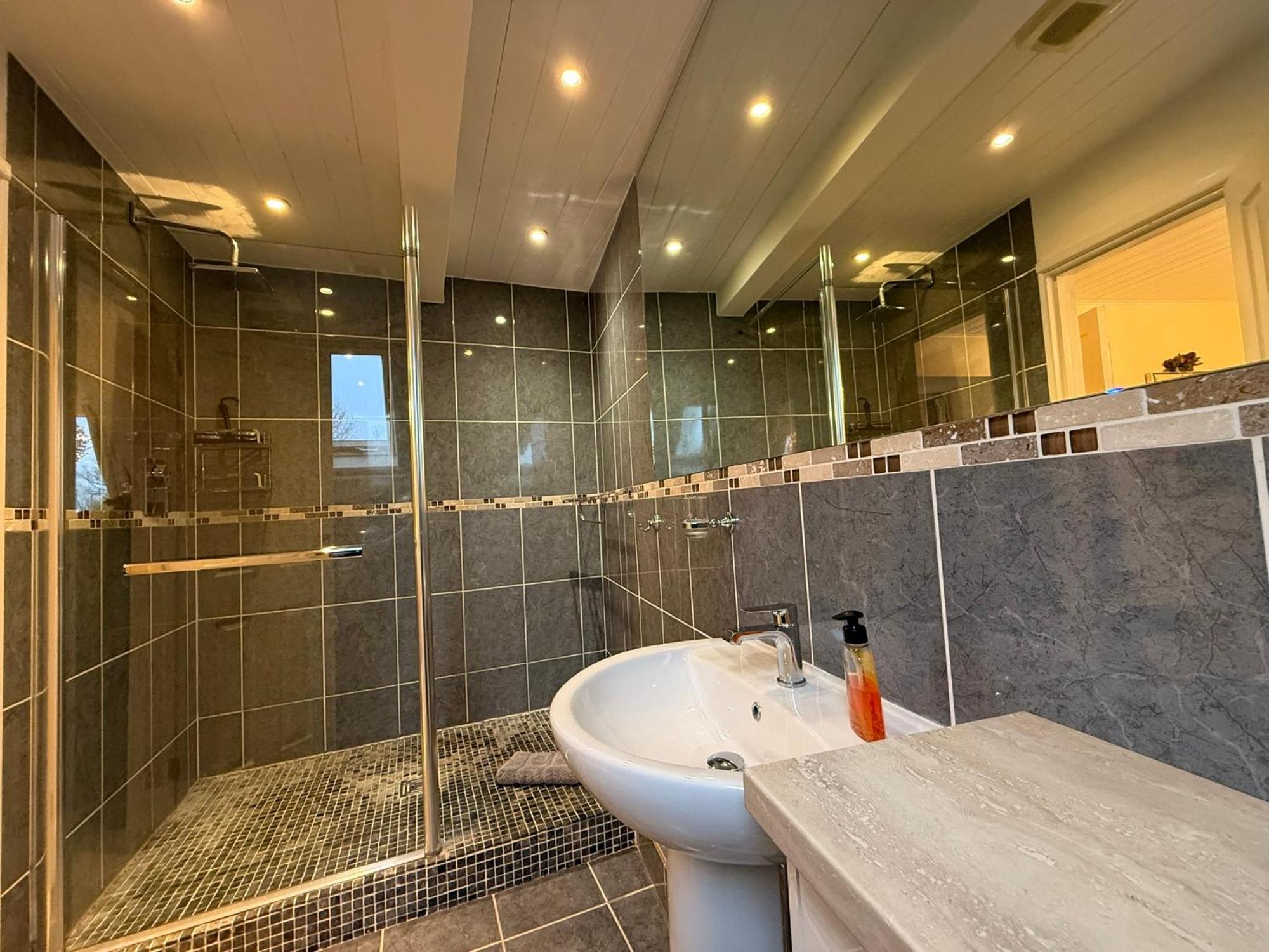 Luxury Kingfisher Lodge, Isis Lake, Within The Cotswold Waterpark Cirencester Zewnętrze zdjęcie