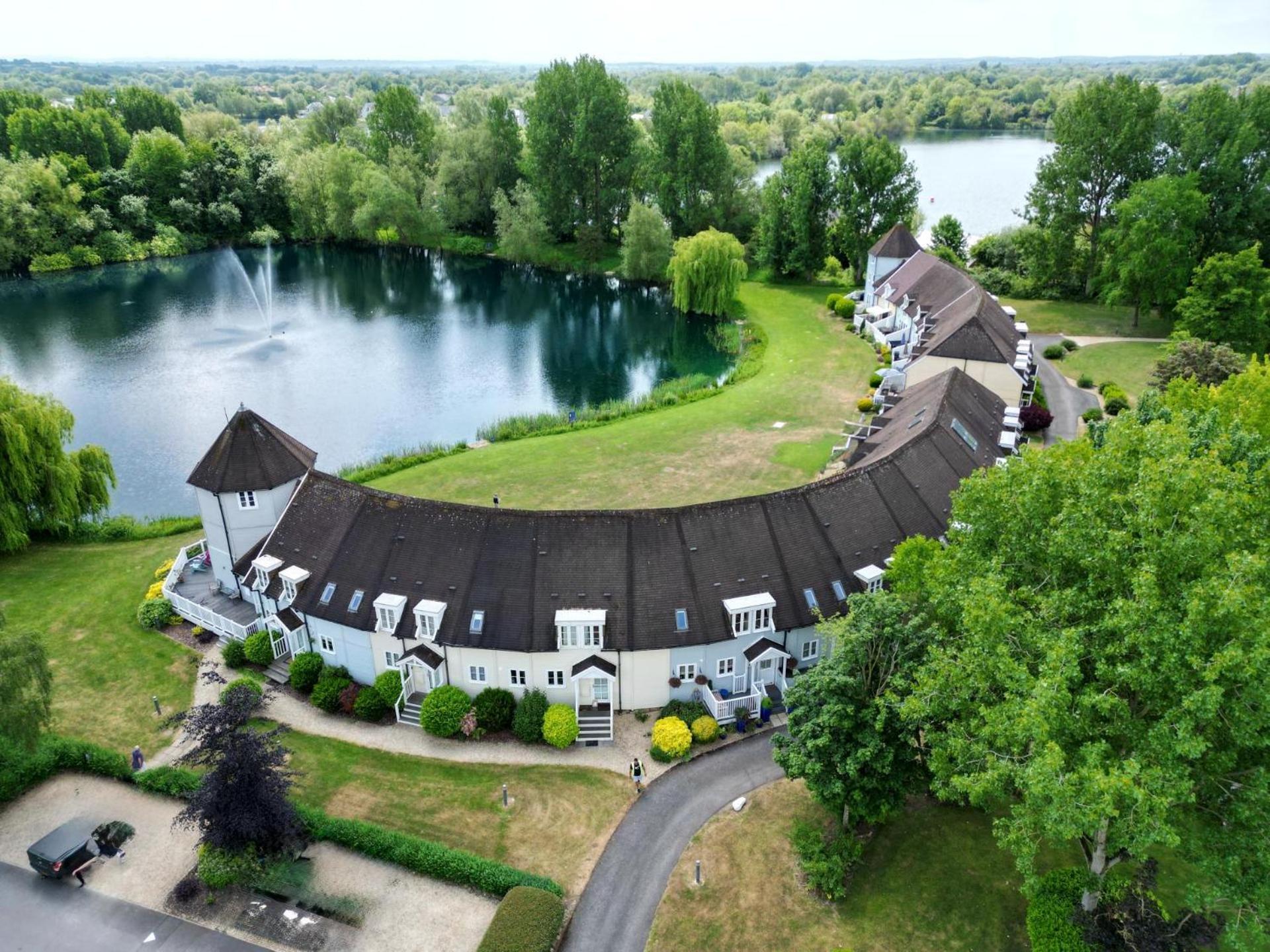 Luxury Kingfisher Lodge, Isis Lake, Within The Cotswold Waterpark Cirencester Zewnętrze zdjęcie